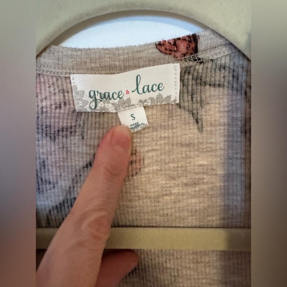 Grace & Lace long floral cardigan - Picture 2 of 15